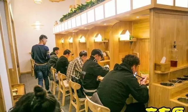 对于年轻食客,如何才能撩动他们的心呢?(图6)